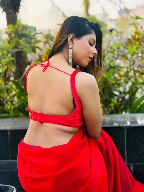 Plain_Dyed_Daily_Wear_Georgette_Saree_With_Unstitched_Blouse_Piece