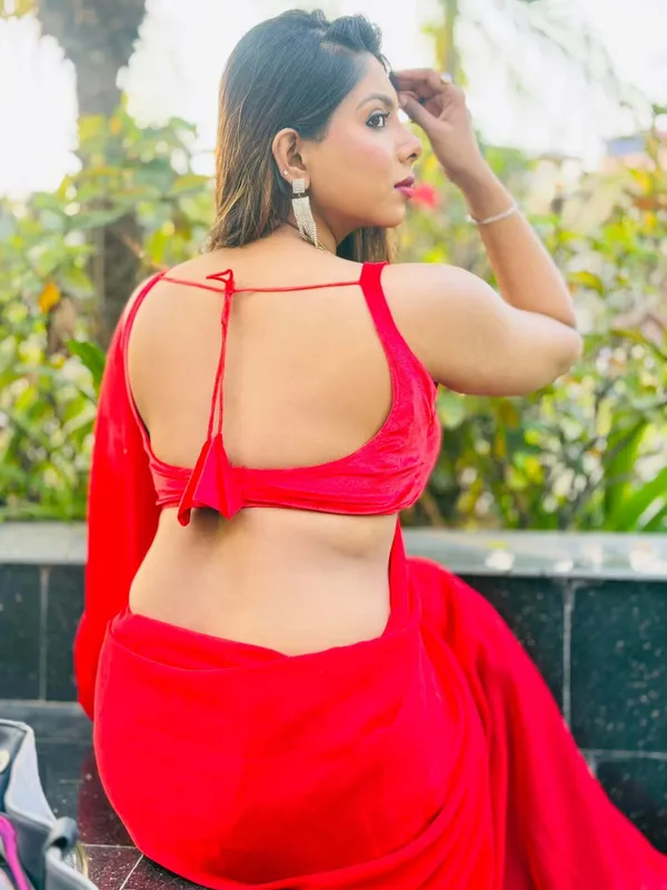 Plain_Dyed_Daily_Wear_Georgette_Saree_With_Unstitched_Blouse_Piece