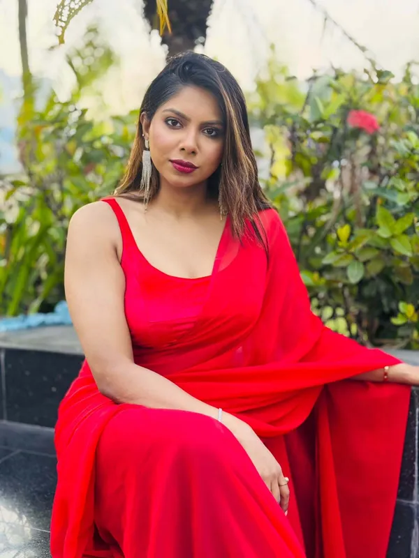 Plain_Dyed_Daily_Wear_Georgette_Saree_With_Unstitched_Blouse_Piece