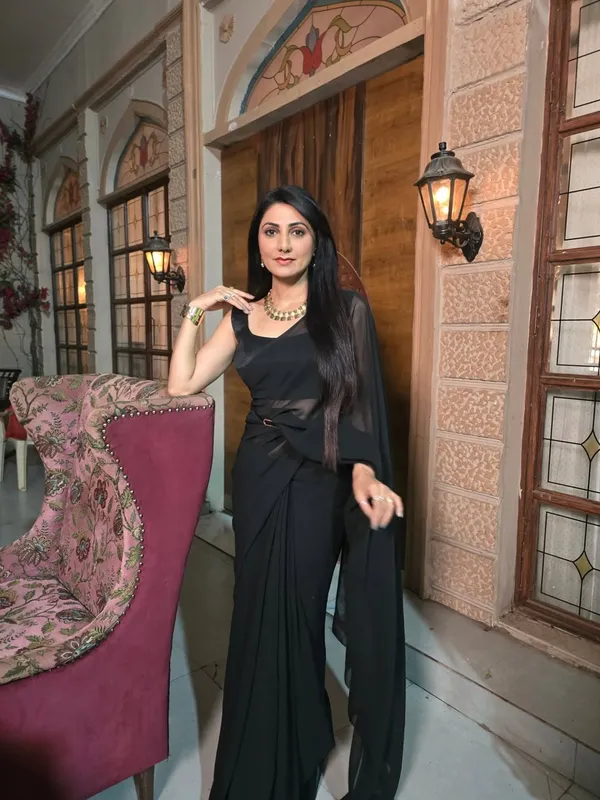 Plain_Dyed_Daily_Wear_Georgette_Saree_With_Unstitched_Blouse_Piece