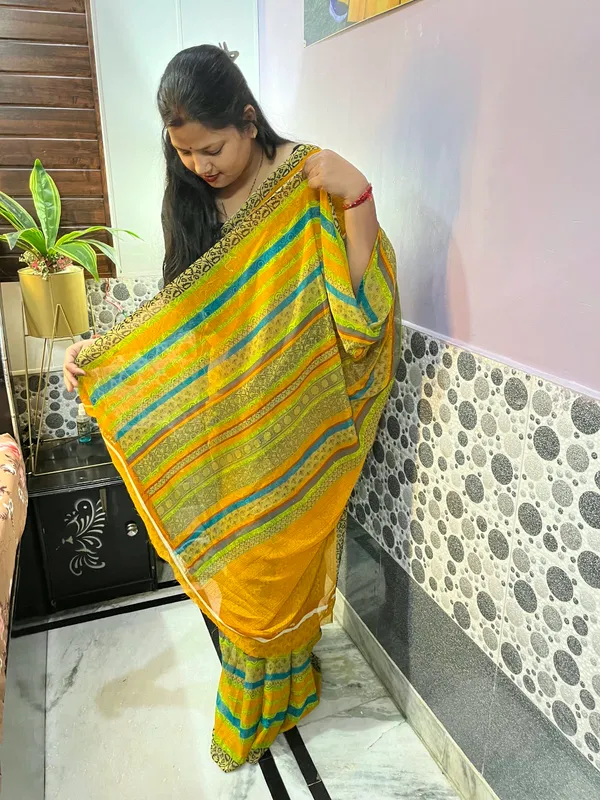 Women's_Printed_Georgette_Saree_With_Unstitched_Blouse_Piece