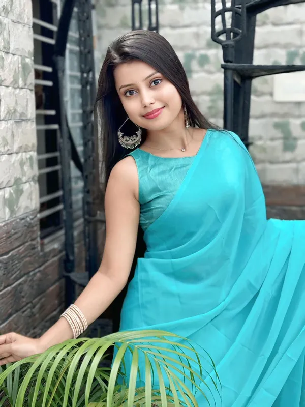 Stylish_Plain_Georgette_Saree_With_Unstitched_Blouse_Piece