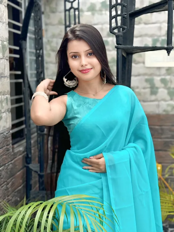 Stylish_Plain_Georgette_Saree_With_Unstitched_Blouse_Piece