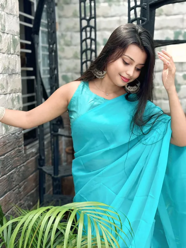Stylish_Plain_Georgette_Saree_With_Unstitched_Blouse_Piece