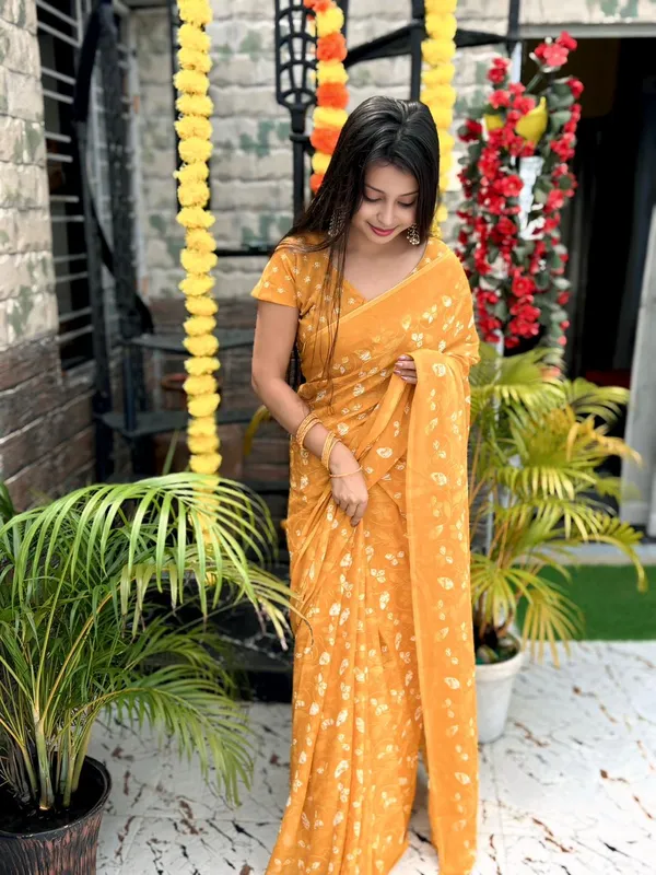 Stylish_Printed_Georgette_Saree_With_Unstitched_Blouse_Piece
