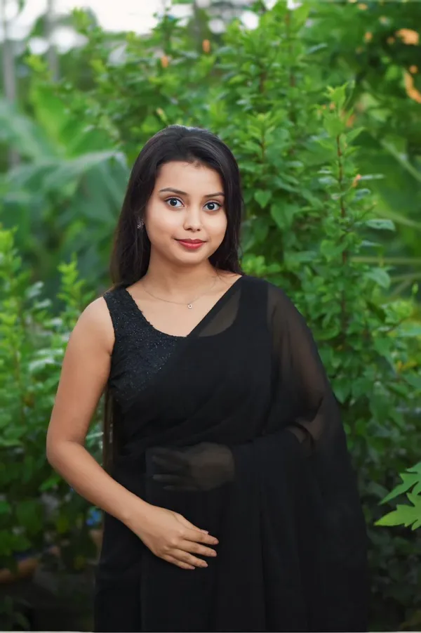Elegant_Solid_Chiffon_Plain_Dyed_Saree_With_Unstitched_Blouse_Piece