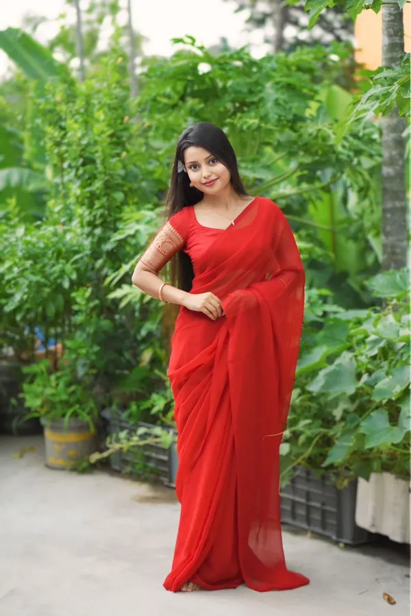 Elegant_Solid_Chiffon_Plain_Dyed_Saree_With_Unstitched_Blouse_Piece