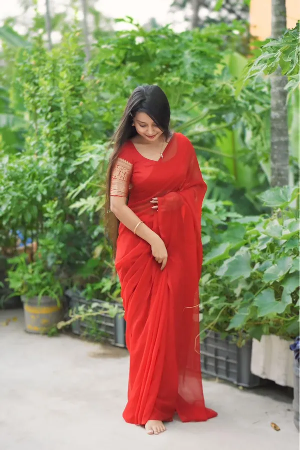 Elegant_Solid_Chiffon_Plain_Dyed_Saree_With_Unstitched_Blouse_Piece