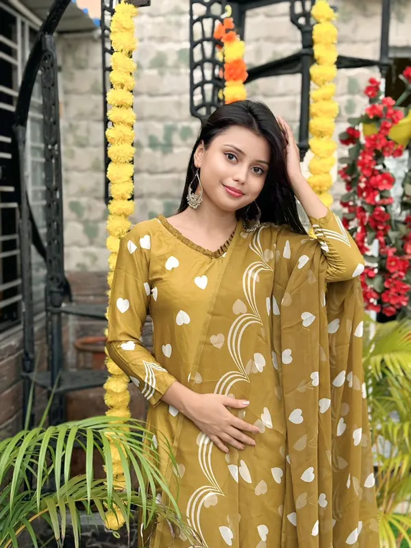 Elegant_Printed_Crepe_Unstitched_Dress_Material