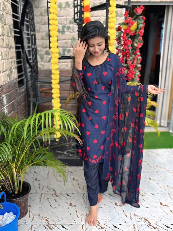 Elegant_Printed_Crepe_Unstitched_Dress_Material