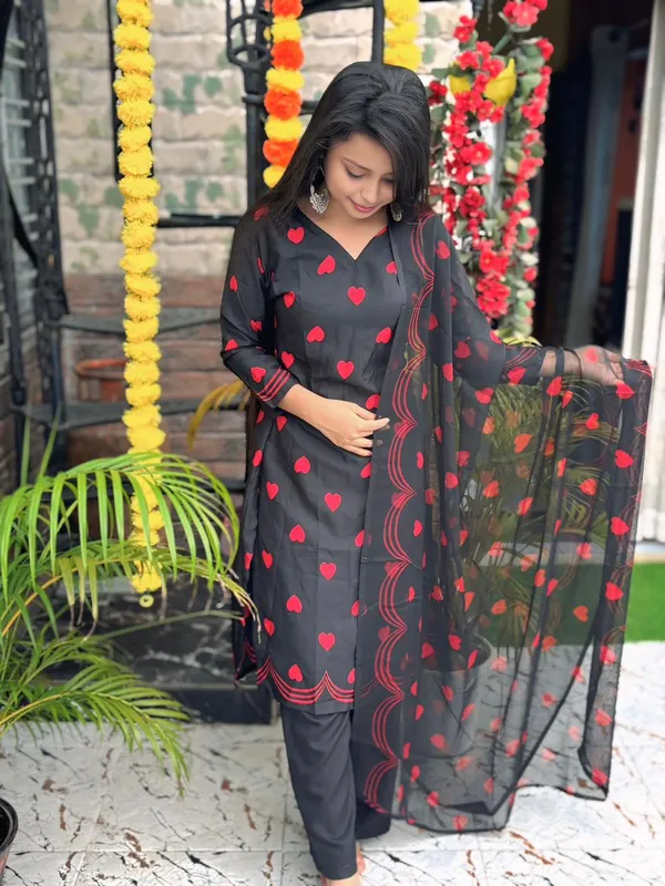 Elegant_Printed_Crepe_Unstitched_Dress_Material