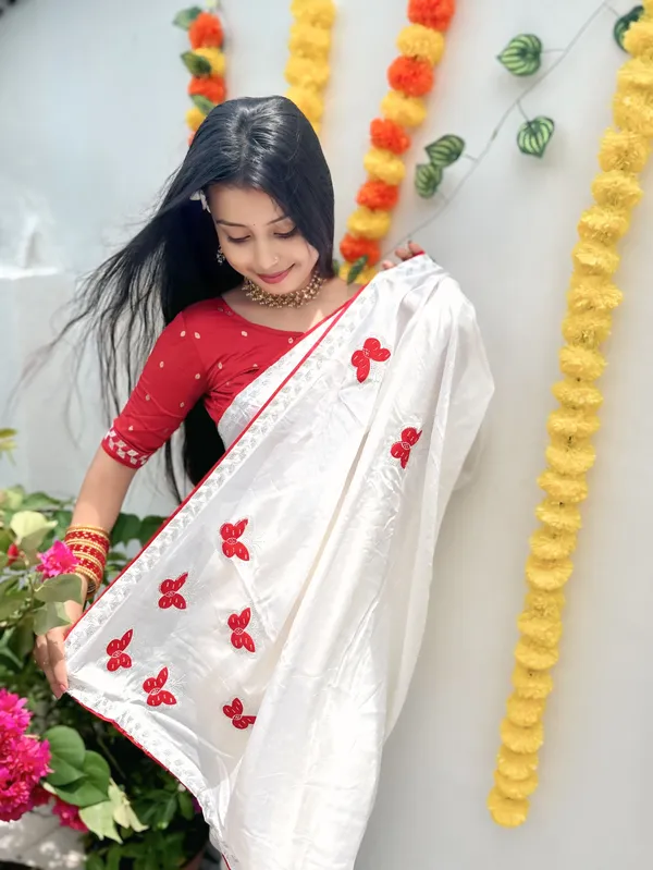 Designer_Chinon_Silk_Butterfly_Patch_Work_with_Diamond_Lace_Saree_&_Unstitched_Blouse_Piece