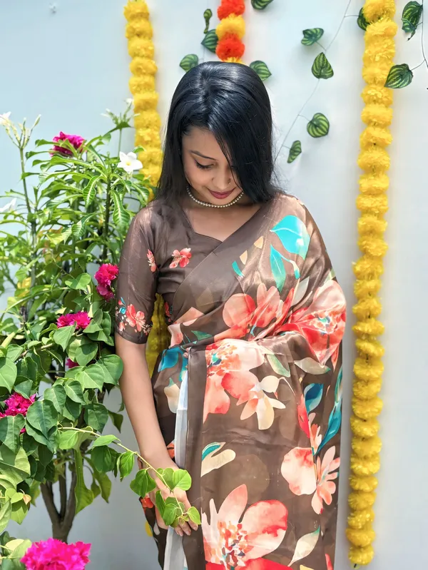 Silk_Blend_Printed_Saree_With_Unstitched_Blouse_Piece