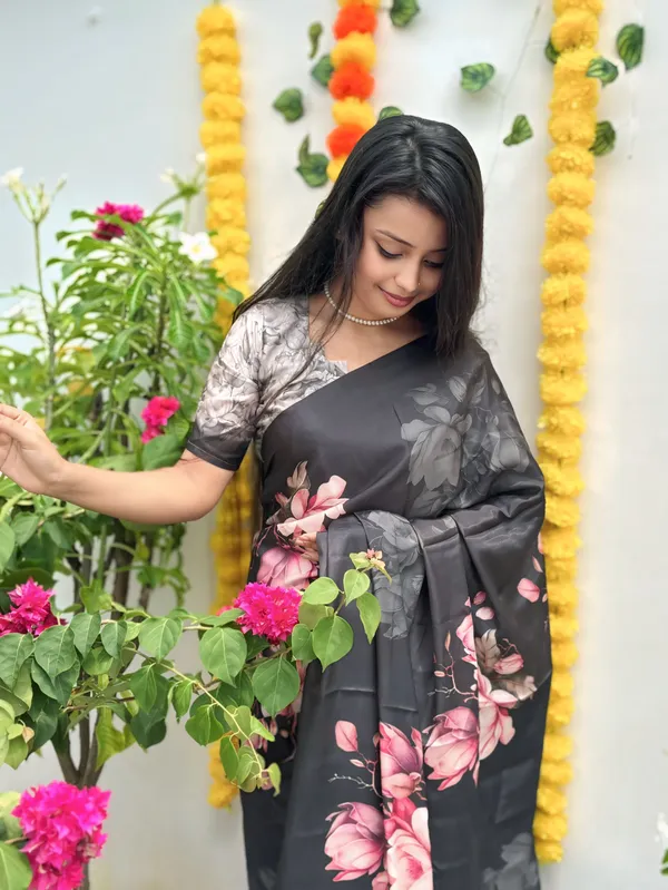 Silk_Blend_Printed_Saree_With_Unstitched_Blouse_Piece