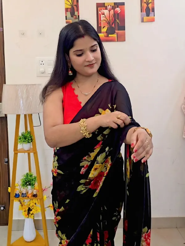 Elegant_Printed_Georgette_Saree_With_Unstitched_Blouse