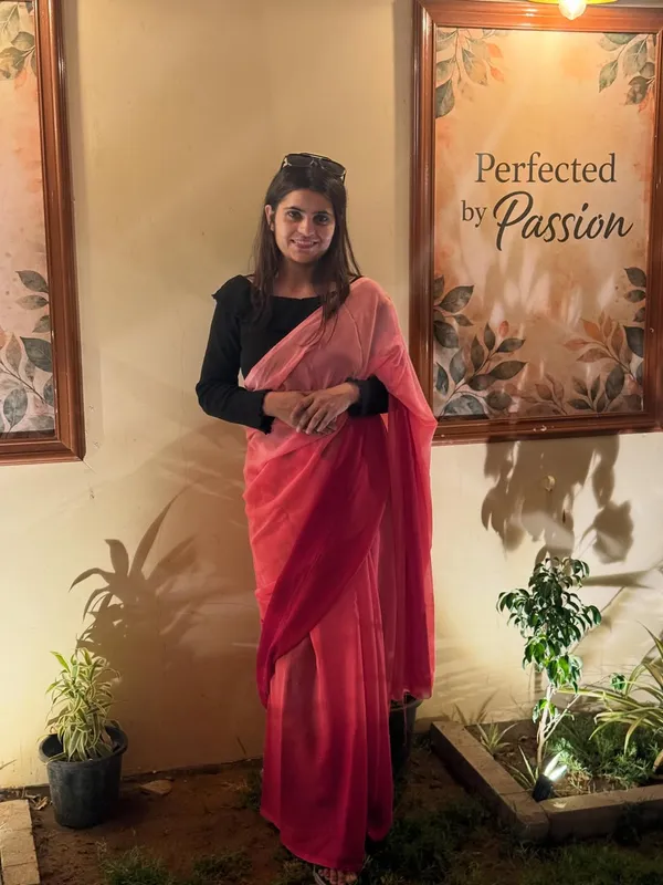 Elegant_Solid_Georgette_Saree_With_Unstitched_Blouse