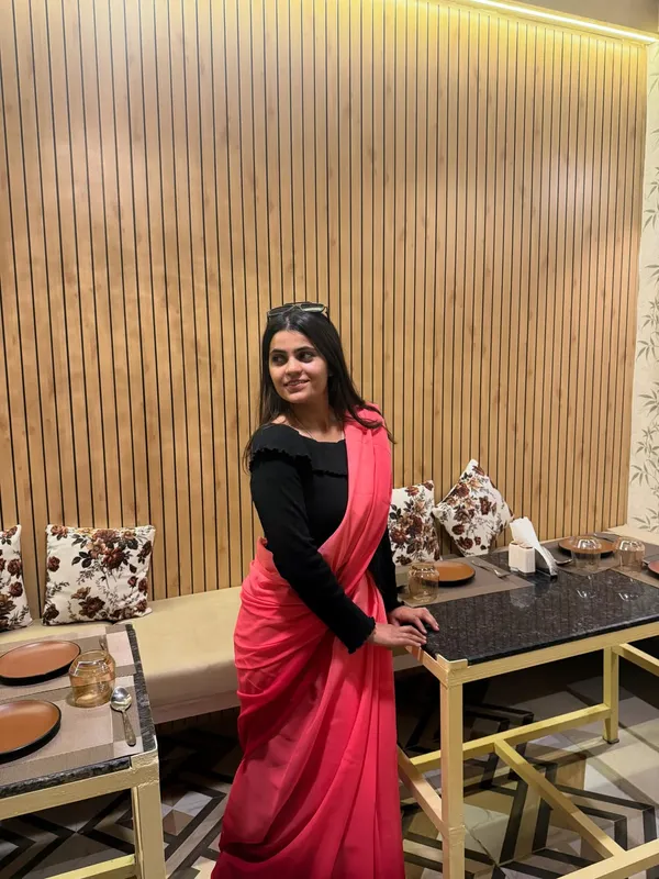 Elegant_Solid_Georgette_Saree_With_Unstitched_Blouse