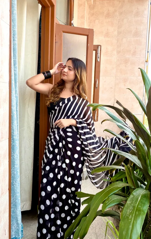 Women's_Printed_Georgette_Saree_With_Unstitched_Blouse_Piece