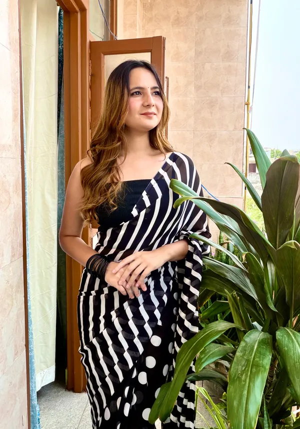Women's_Printed_Georgette_Saree_With_Unstitched_Blouse_Piece