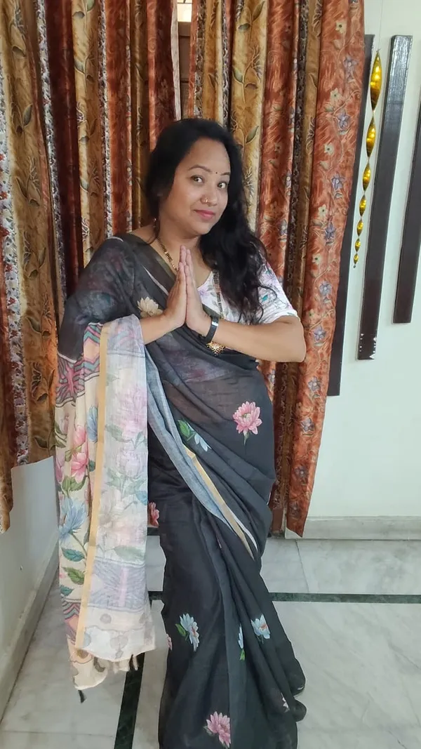 Elegant_Printed_Cotton_Linen_Saree_With_Unstitched_Blouse
