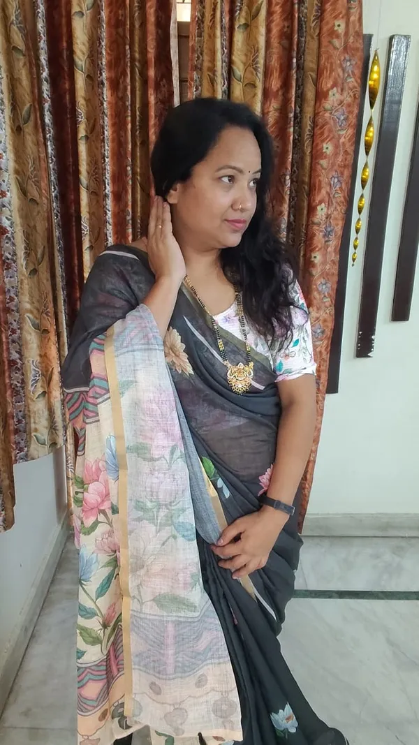 Elegant_Printed_Cotton_Linen_Saree_With_Unstitched_Blouse