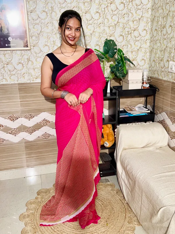 Women's_Printed_Georgette_Saree_With_Unstitched_Blouse_Piece