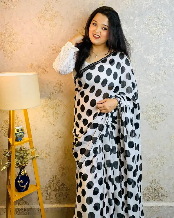 Elegant_Printed_Georgette_Lace_Border_Saree_With_Unstitched_Blouse