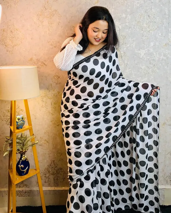 Elegant_Printed_Georgette_Lace_Border_Saree_With_Unstitched_Blouse