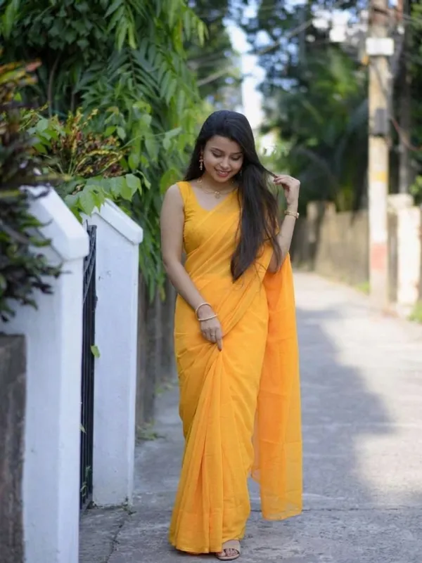 Women's_Plain_Georgette_Saree_With_Unstitched_Blouse_Piece