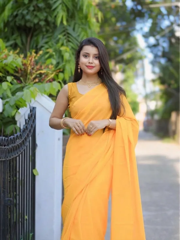 Women's_Plain_Georgette_Saree_With_Unstitched_Blouse_Piece