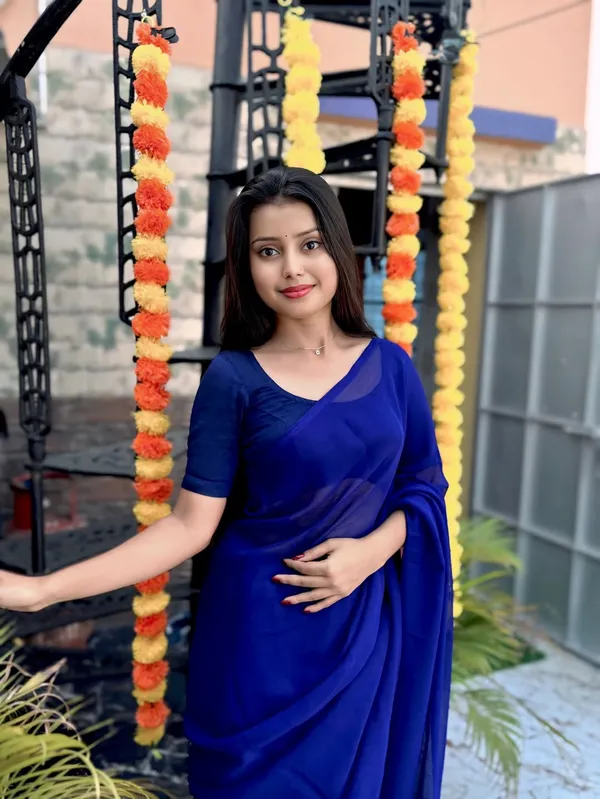 Women's_Plain_Georgette_Saree_With_Unstitched_Blouse_Piece