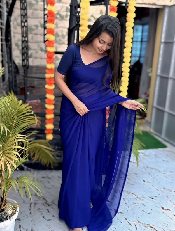 Women's_Plain_Georgette_Saree_With_Unstitched_Blouse_Piece