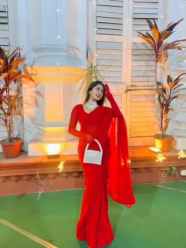 Plain_Dyed_Daily_Wear_Georgette_Saree_With_Unstitched_Blouse_Piece