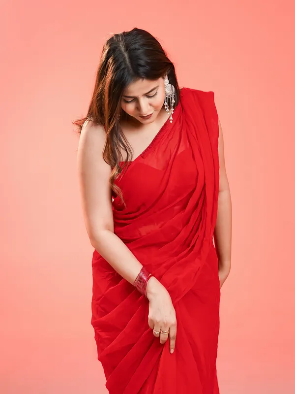 Plain_Dyed_Daily_Wear_Georgette_Saree_With_Unstitched_Blouse_Piece