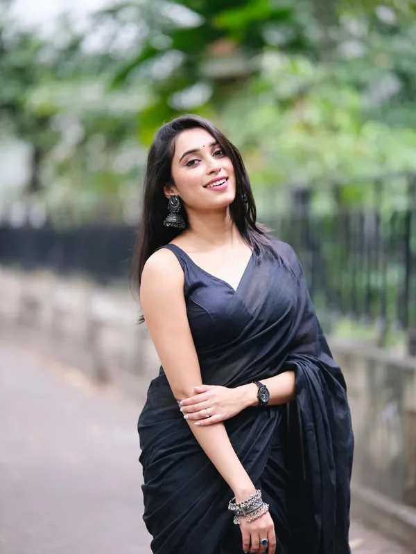 Plain_Dyed_Daily_Wear_Georgette_Saree_With_Unstitched_Blouse_Piece