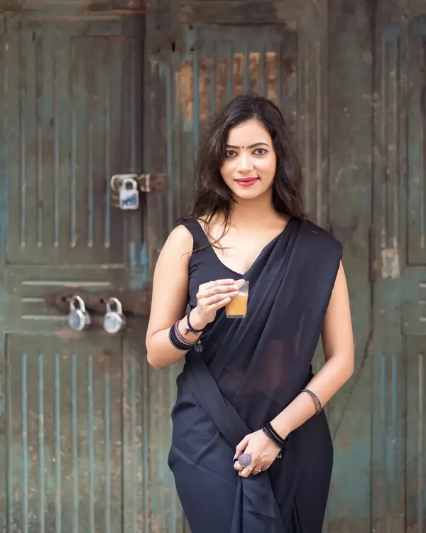 Plain_Dyed_Daily_Wear_Georgette_Saree_With_Unstitched_Blouse_Piece
