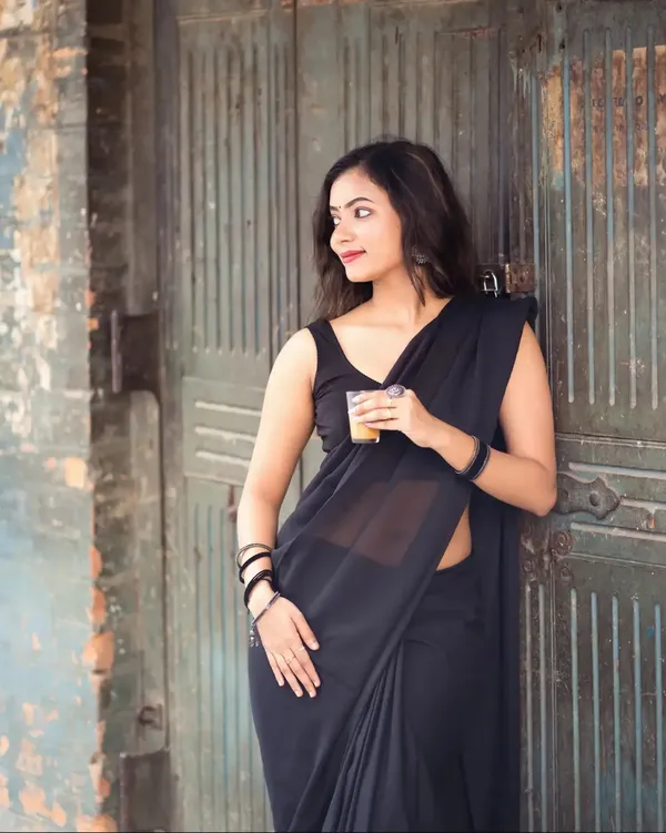 Plain_Dyed_Daily_Wear_Georgette_Saree_With_Unstitched_Blouse_Piece