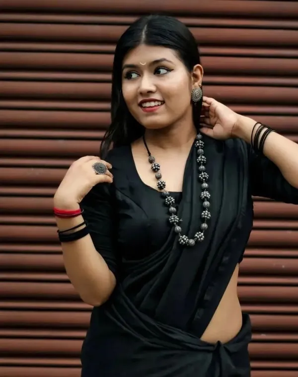 Elegant_Solid_Chiffon_Plain_Dyed_Saree_With_Unstitched_Blouse_Piece