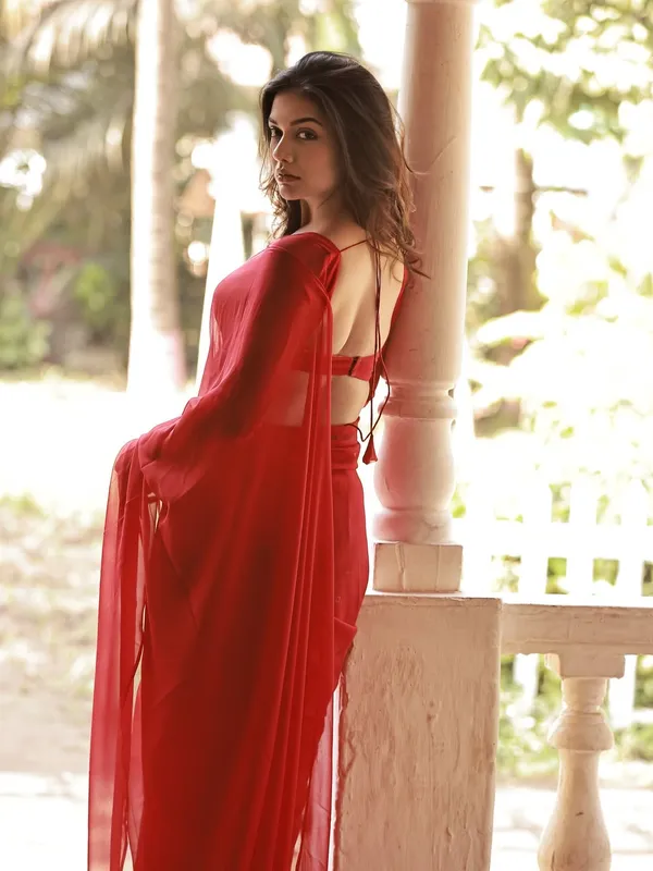 Plain_Dyed_Daily_Wear_Georgette_Saree_With_Unstitched_Blouse_Piece