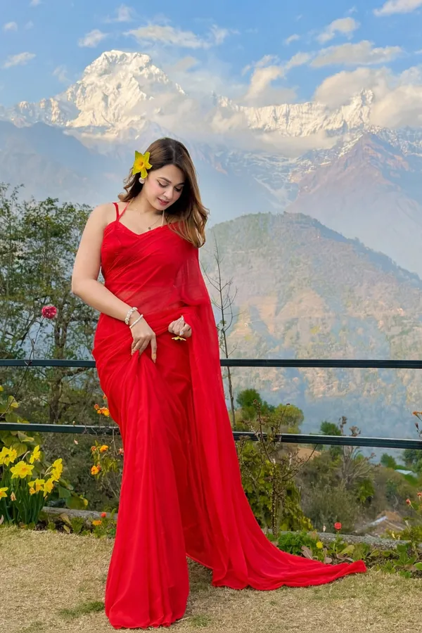 Plain_Dyed_Daily_Wear_Georgette_Saree_With_Unstitched_Blouse_Piece