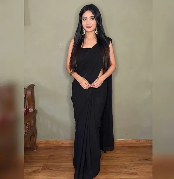 Elegant_Solid_Chiffon_Plain_Dyed_Saree_With_Unstitched_Blouse_Piece