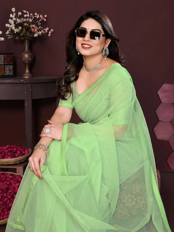 Net_Fabric_Lace_Border_Saree_With_Unstitched_Blouse_Piece_(Pastel_green)