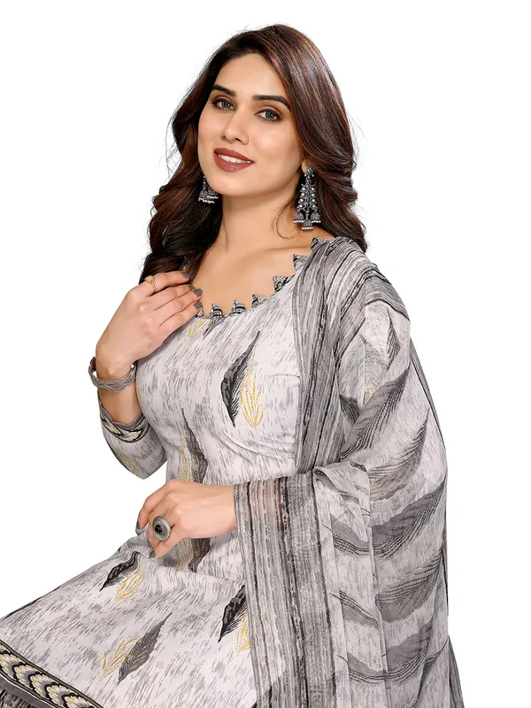 Unstitched_Crepe_Salwar_Suit_Material_Floral_Print,_Paisley