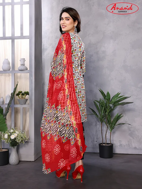 Crepe_Paisley,_Geometric_Print_Salwar_Suit_Material