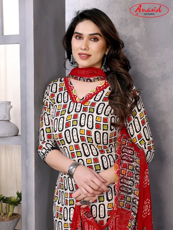 Crepe_Paisley,_Geometric_Print_Salwar_Suit_Material