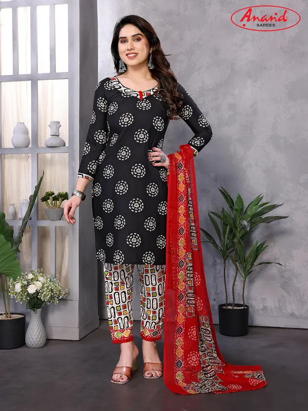 Crepe_Paisley,_Geometric_Print_Salwar_Suit_Material