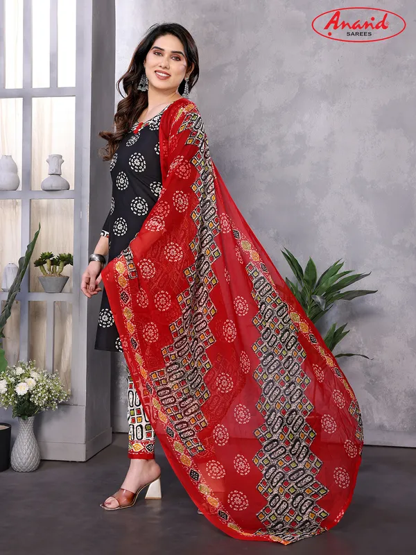 Crepe_Paisley,_Geometric_Print_Salwar_Suit_Material