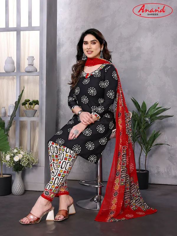 Crepe_Paisley,_Geometric_Print_Salwar_Suit_Material