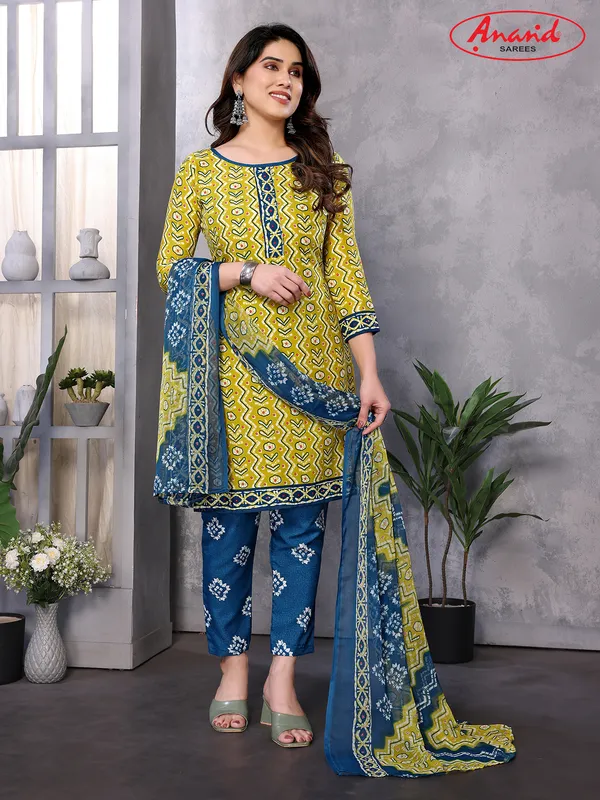 Crepe_Paisley,_Geometric_Print_Salwar_Suit_Material