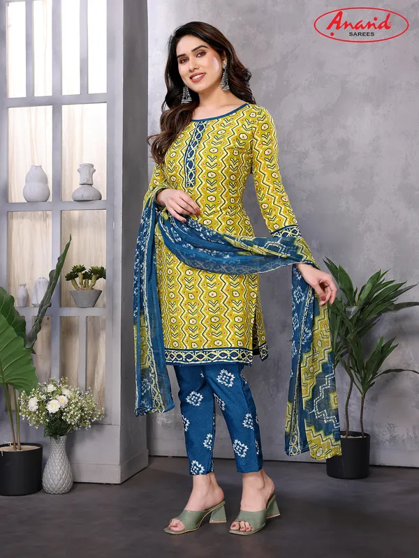 Crepe_Paisley,_Geometric_Print_Salwar_Suit_Material
